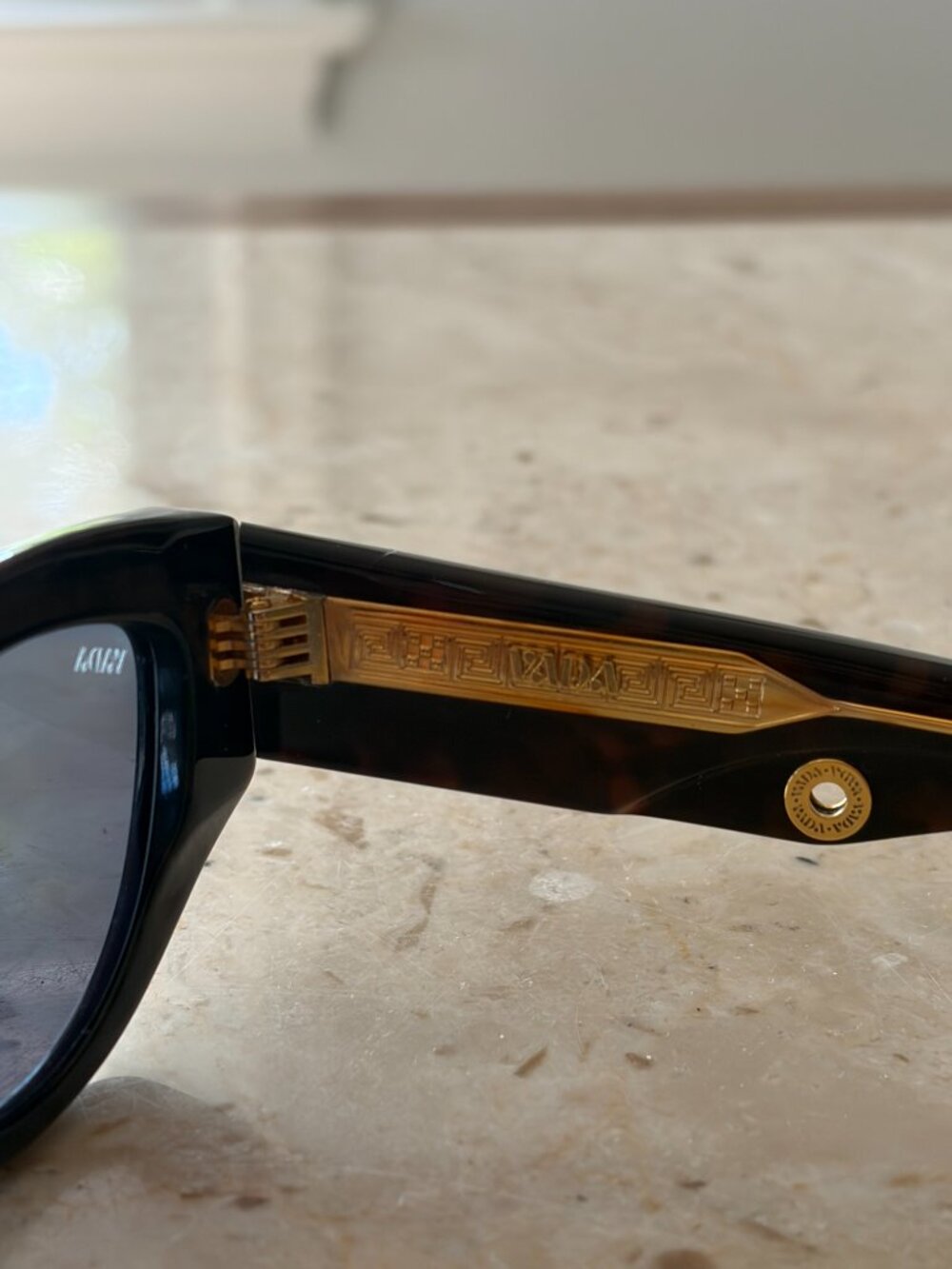 Vada Tokio Sunglasses in dark tortoiseshell and 18k gold - Picture 3 of 9